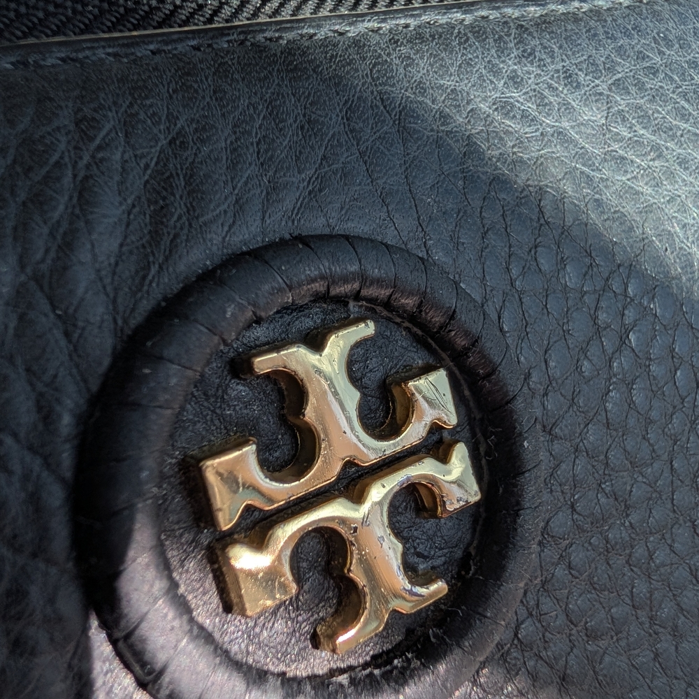 Tory Burch Black Leather Zip Around Wallet Gold Logo Wallet - Picture 6 of 6